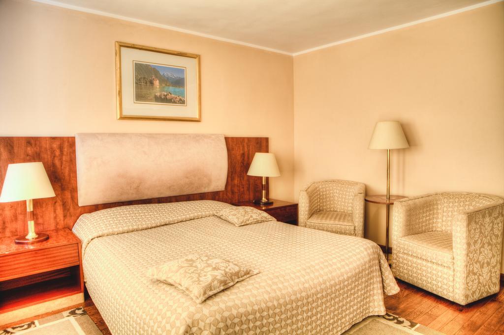 Hotel Vila Pinul Si Mesteacanul Poiana Brașov Exterior foto