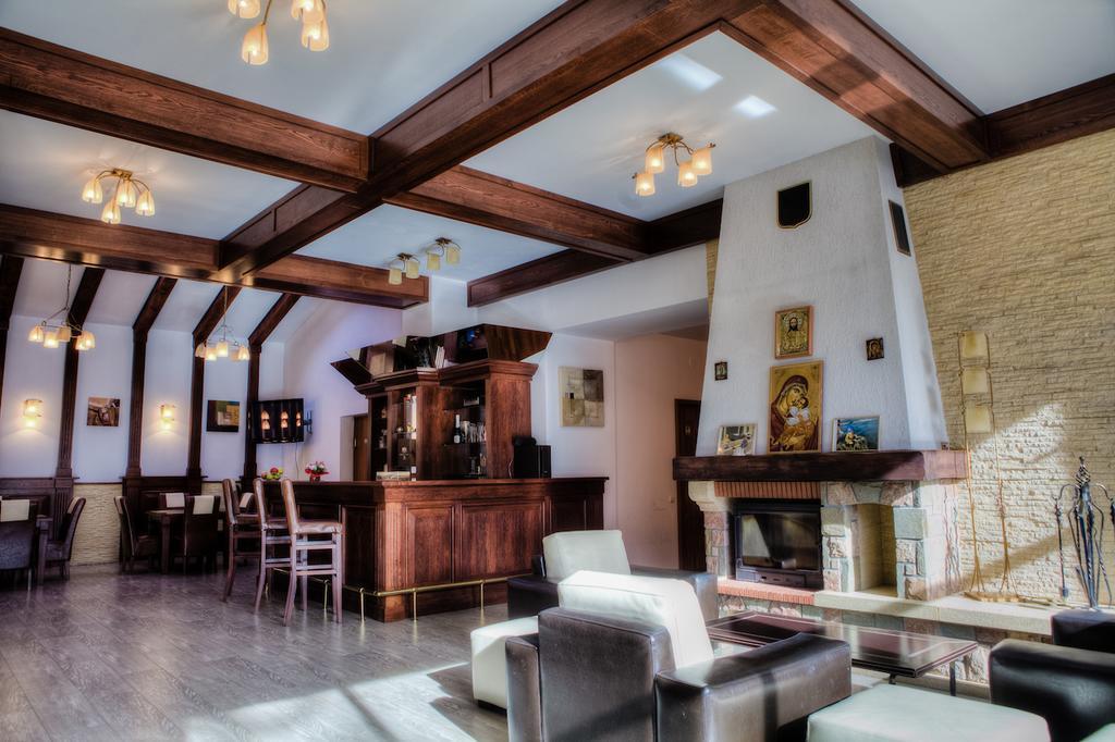Hotel Vila Pinul Si Mesteacanul Poiana Brașov Exterior foto